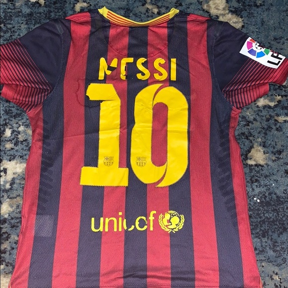 Lionel Messi Barcelona Jersey - Picture 2 of 4